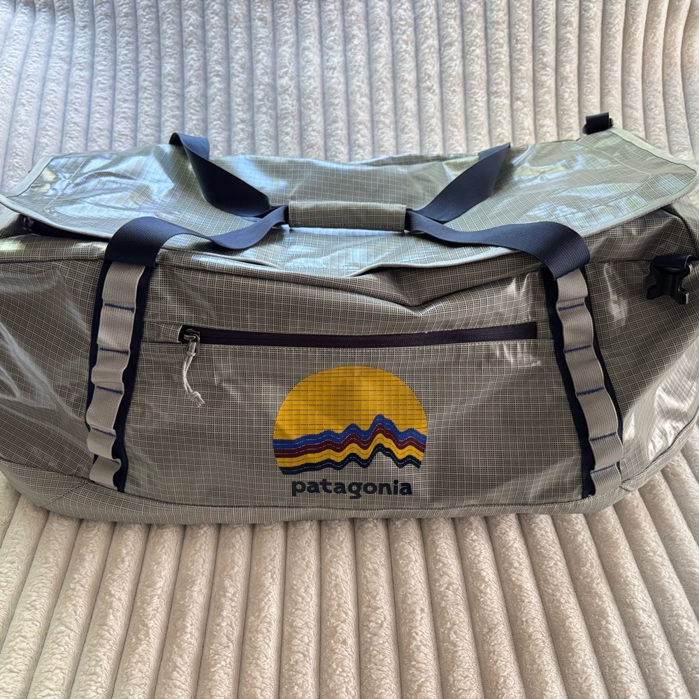 NWOT Patagonia Gray 70L Duffel Bag includes shoulder straps for easier carrying
